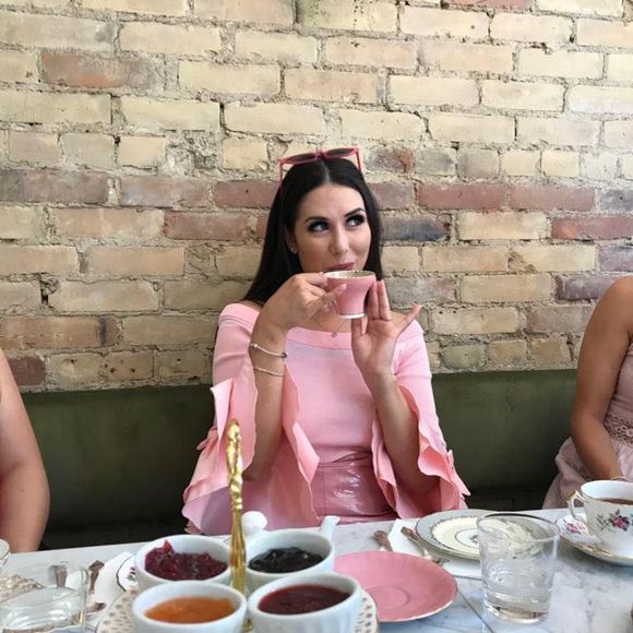 Meet your Posher, Jessica - Picture 1 of 1